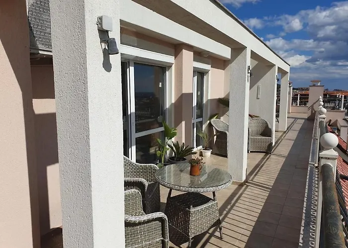 Modern Penthouse With Full Sea View K&r